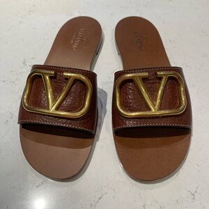 Valentino VLOGO SIGNATURE SLIDE SANDAL IN Brown - Size 36